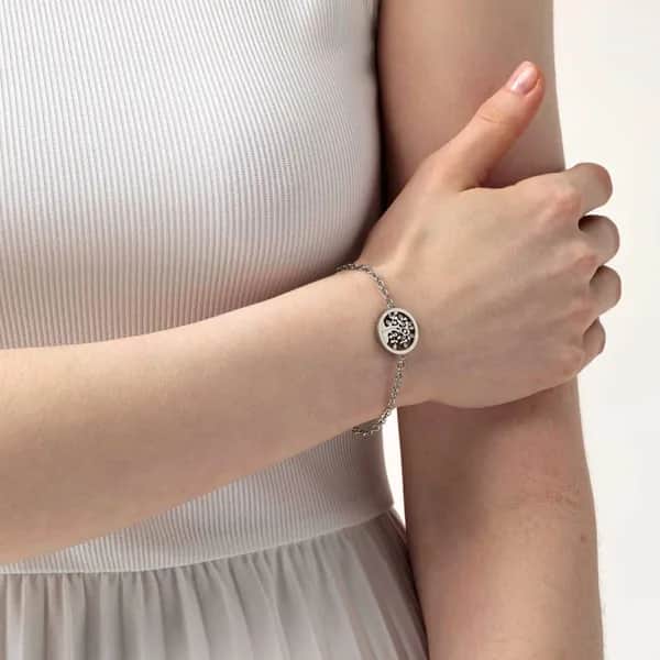 Silberfarbenes Magnetarmband mit Baum des Lebens