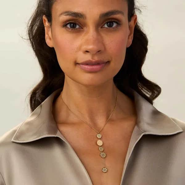 Goldfarbenes Y-Collier mit kristallbesetzten Ornamenten