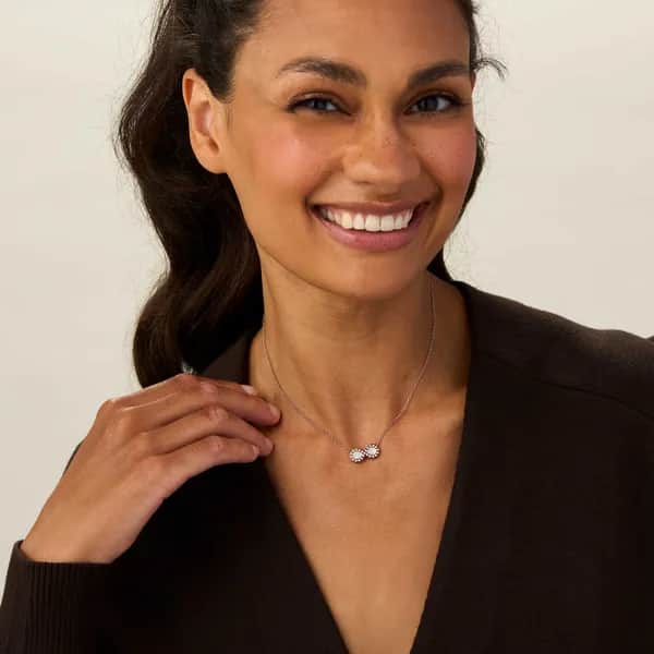 „Rosé Perlmutt Collier mit Infinity-Symbol – Eleganter, zeitloser Schmuck für jeden Anlass“