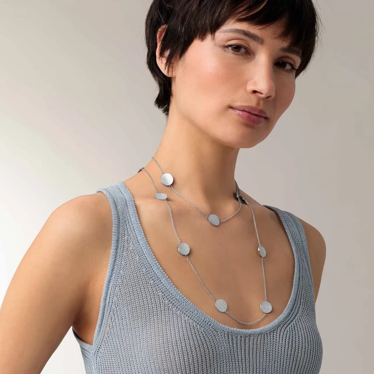 Langes Collier mit Sternenstaub-Oberflächen