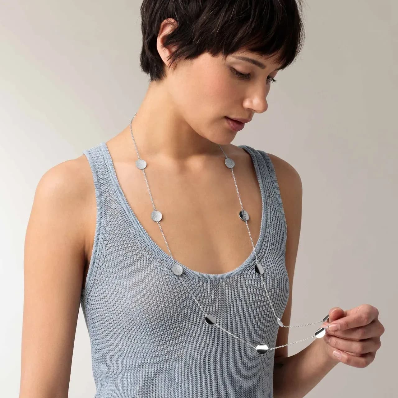 Langes Collier mit Sternenstaub-Oberflächen